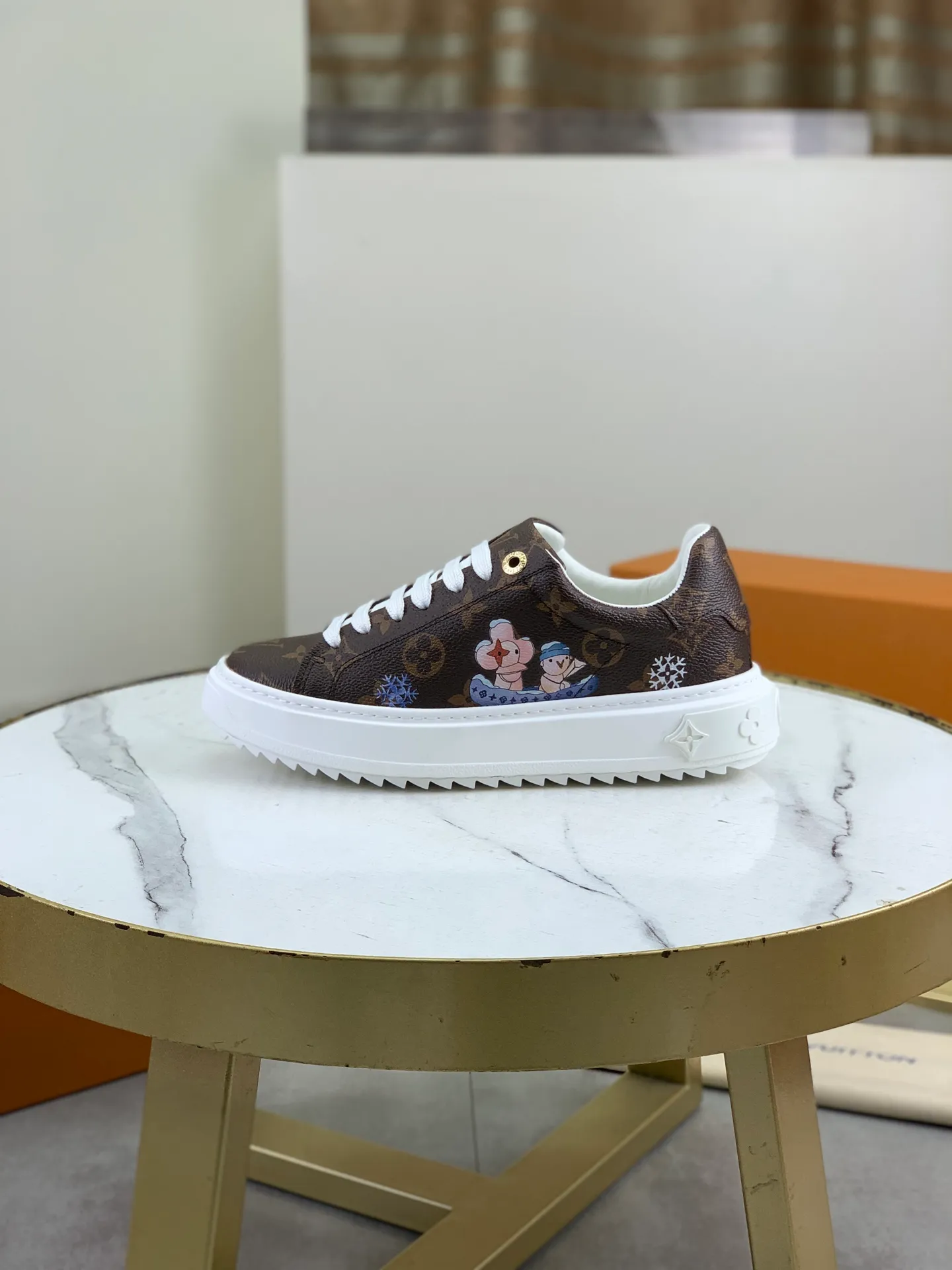 Factory price P700 💶 Top version [LOUIS VUITTON] Couple 🧑‍🤝‍🧑 Craftsman style Counter series (original order) New style 🍀LV Louis Vuitton - top version LV classic high-top trendy shoes! Made of imported original craft calfskin, original breathable lining, and original wear-resistant, lightweight, high-end TPU outsole! High quality products! 3️⃣ colors available, code numbers: female 35-39, male 39-44 (female 40, male 45 46 customized)